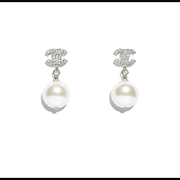 SOLD! Chanel Pearl drop earrings authentic BNIB